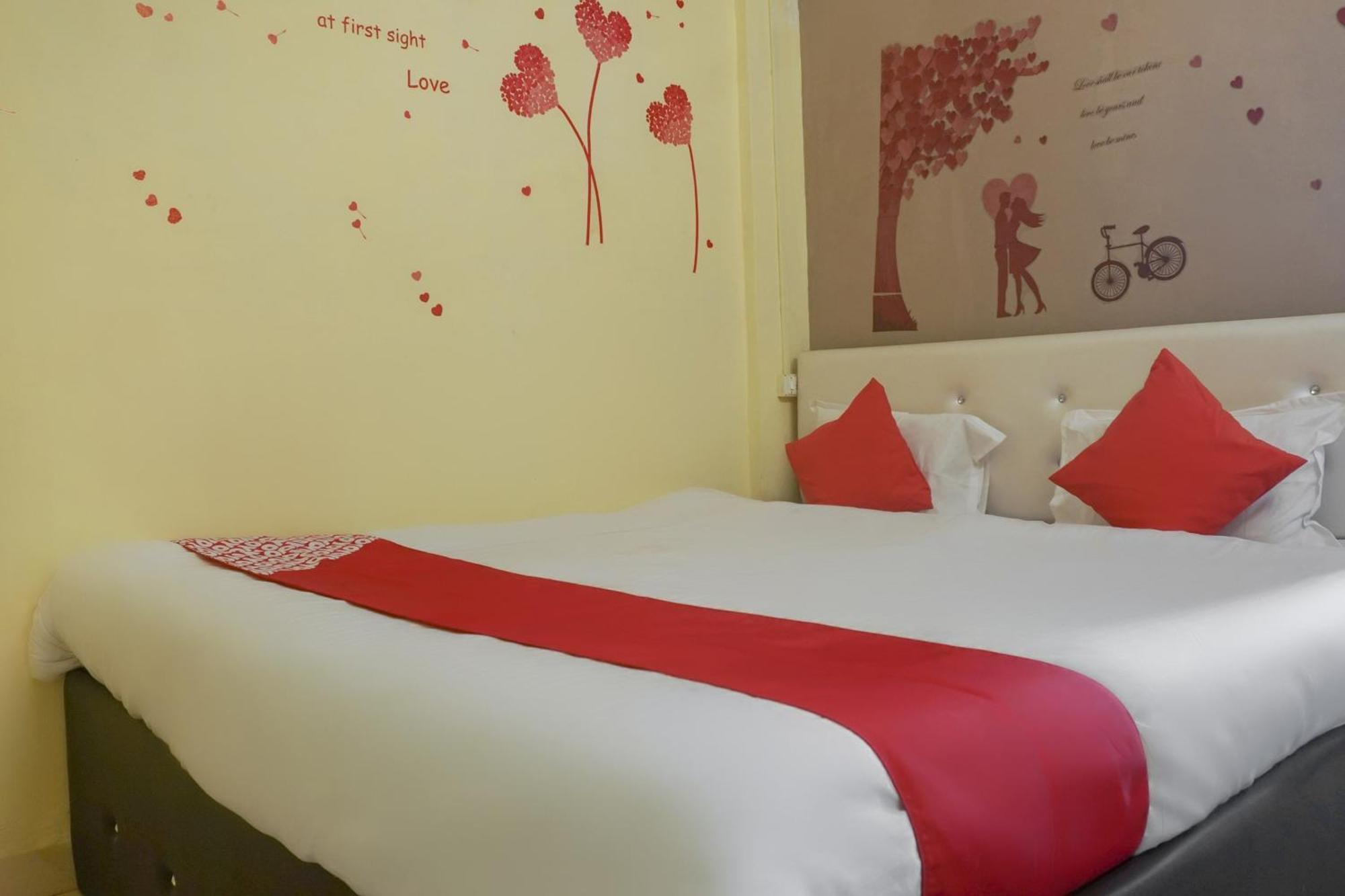 Hotel O R K Hotel Pimpri-Chinchwad エクステリア 写真